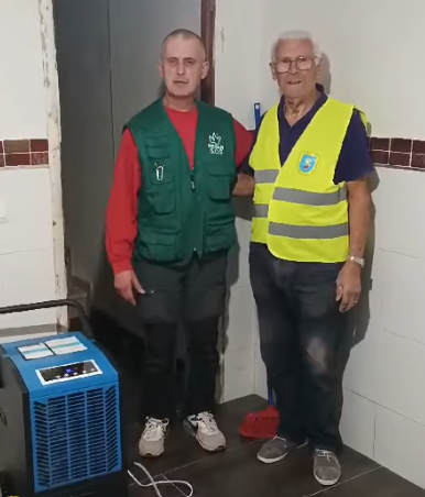 Seguimos llevando por las viviendas afectadas por la DANA en Valencia los cañones de calor y deshumificadores donados por Fundación ONCE y Grupo Social ONCE