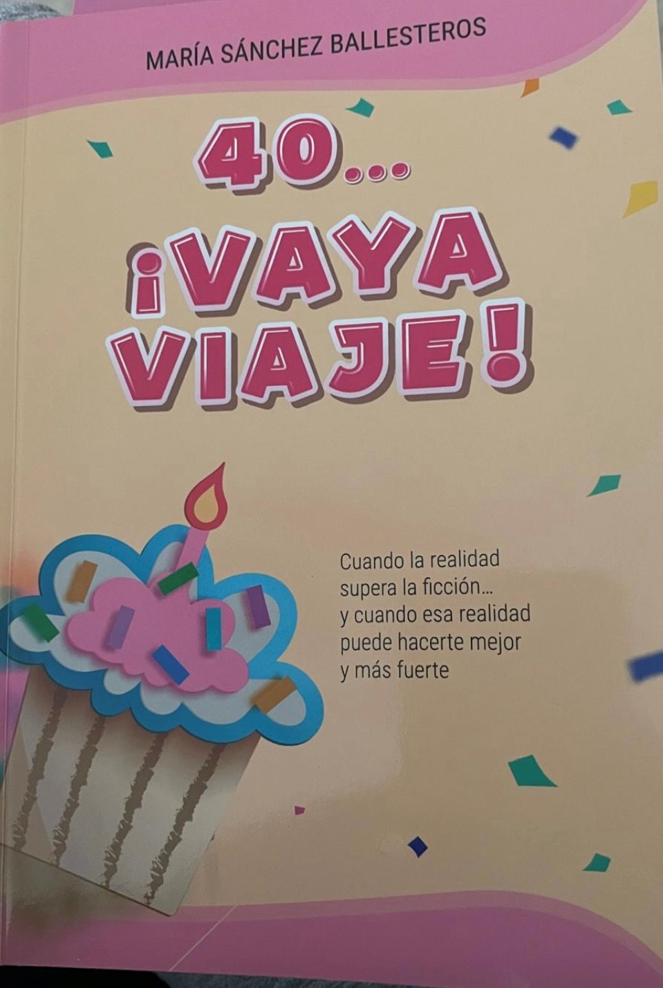 Libro solidario “40… ¡Vaya viaje!” a favor de la Clínica de Prevención del Cáncer