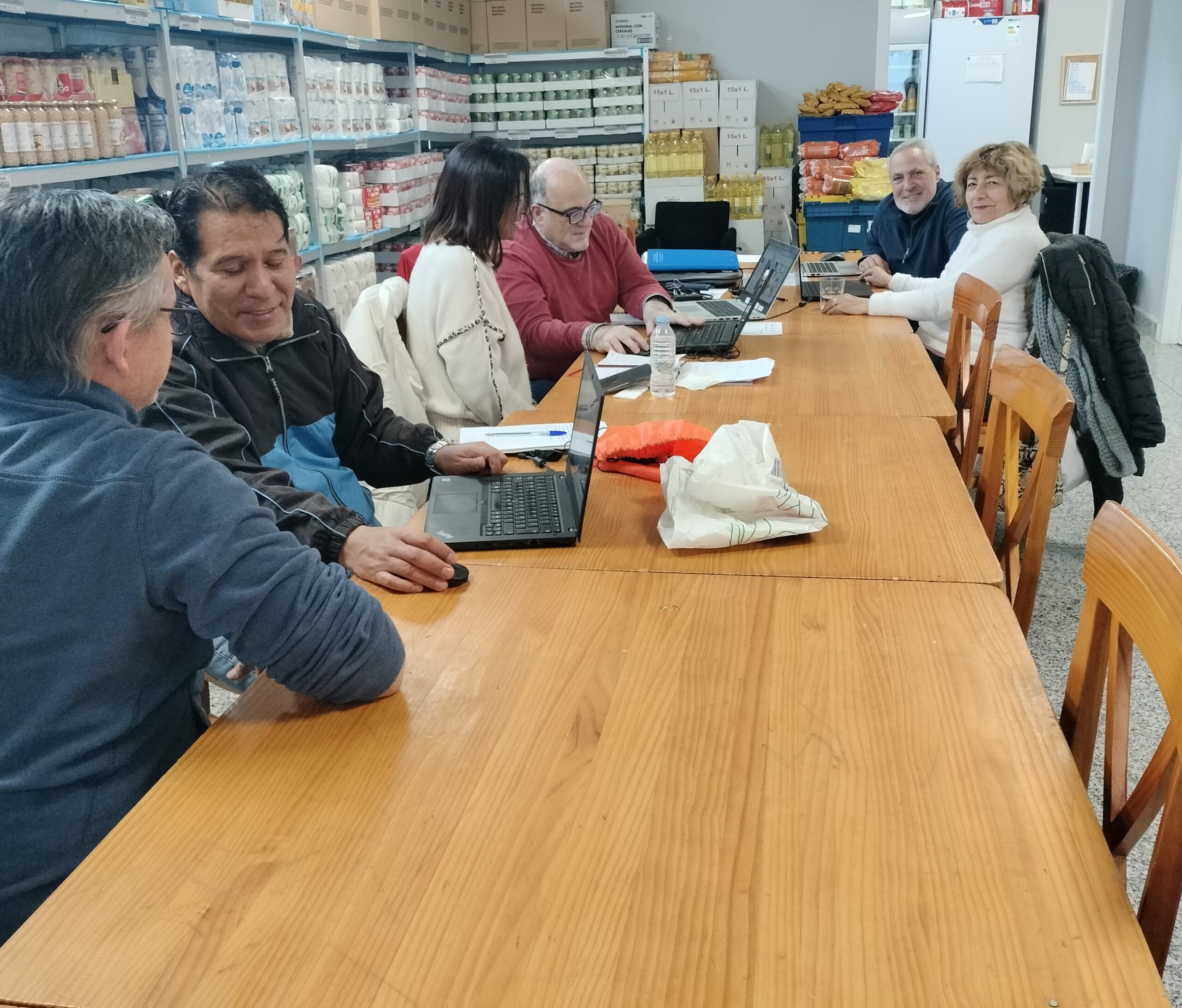 7º Taller de Alfabetización Digital organizado por Fundación Capgemini en el Centro Familiar Mensajeros de la Paz Villaverde