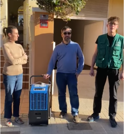 Continuamos llevando los cañones de calor por las casas afectadas por la DANA para reducir las humedades
