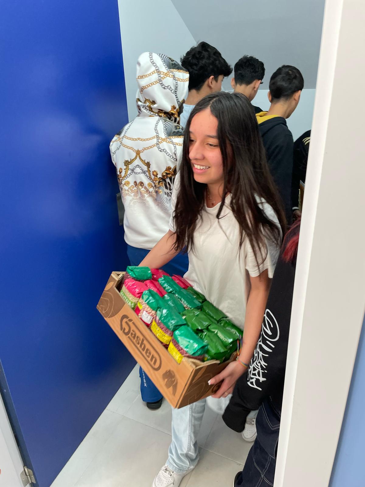 Nueva donación del IES María Goyri Goyri de Villaverde organizada por el profesorado y alumnado de segundo de la ESO