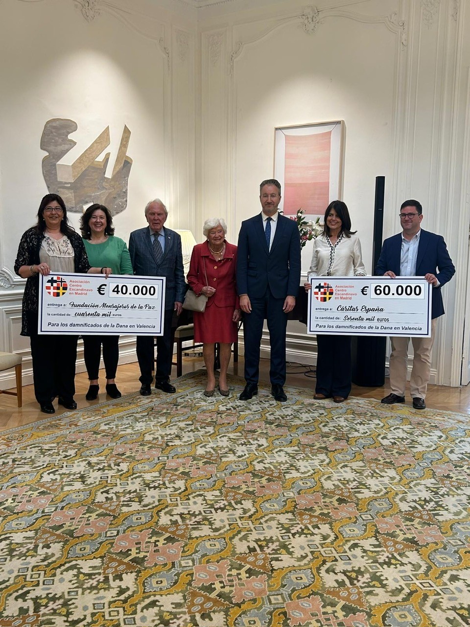 Entrega del donativo del Centro Escandinavo en Madrid en la Embajada de Suecia en Madrid a favor de los damnificados por la DANA en Valencia