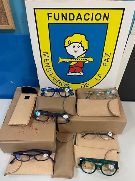 Agradecimiento a@lasedeoptica por su donación de gafas para Benín – África