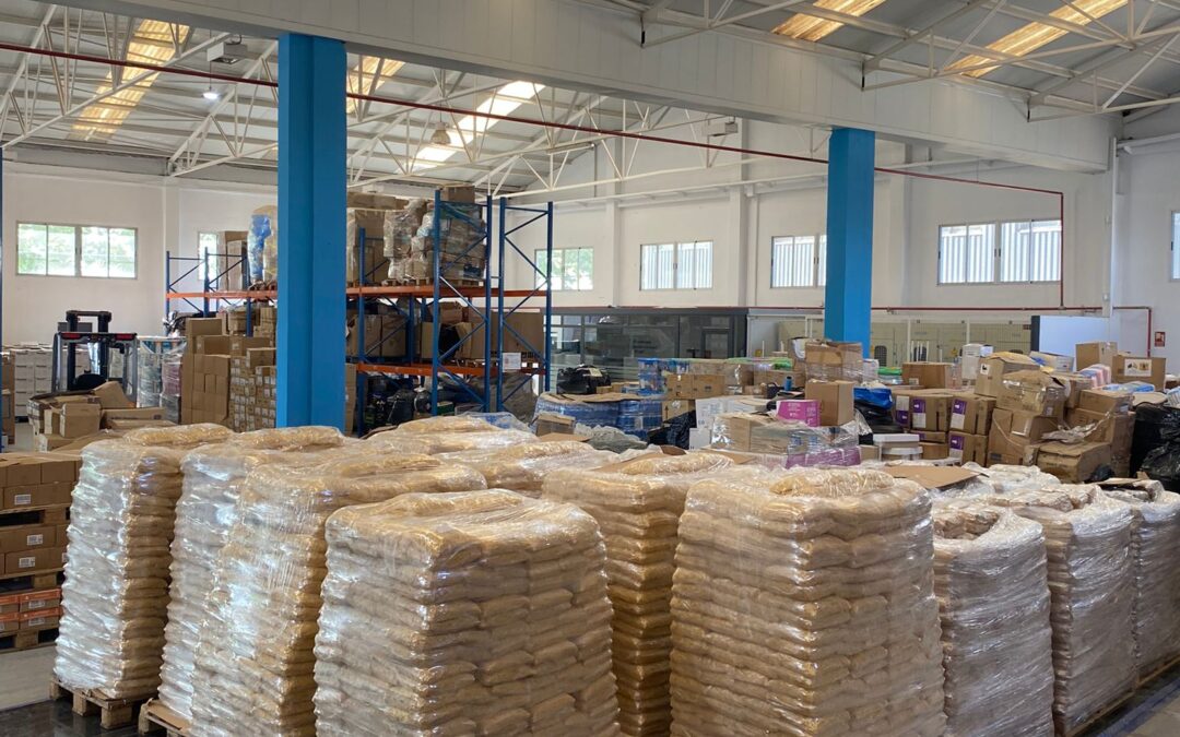 Gran compra de alimentos no perecederos para los damnificados por la DANA