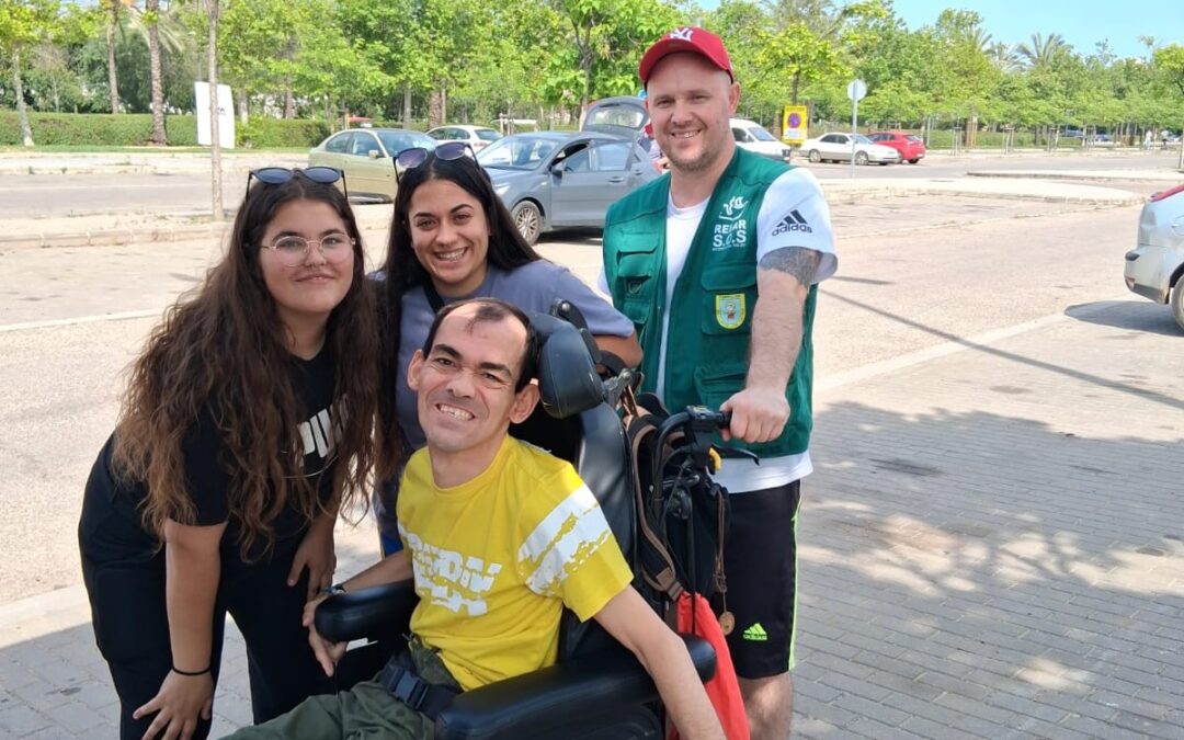 Agradecimiento a Fundación ONCE por la cesión de esta furgoneta adaptada que nos permite ayudar además de los damnificados por la DANA a personas con discapacidad