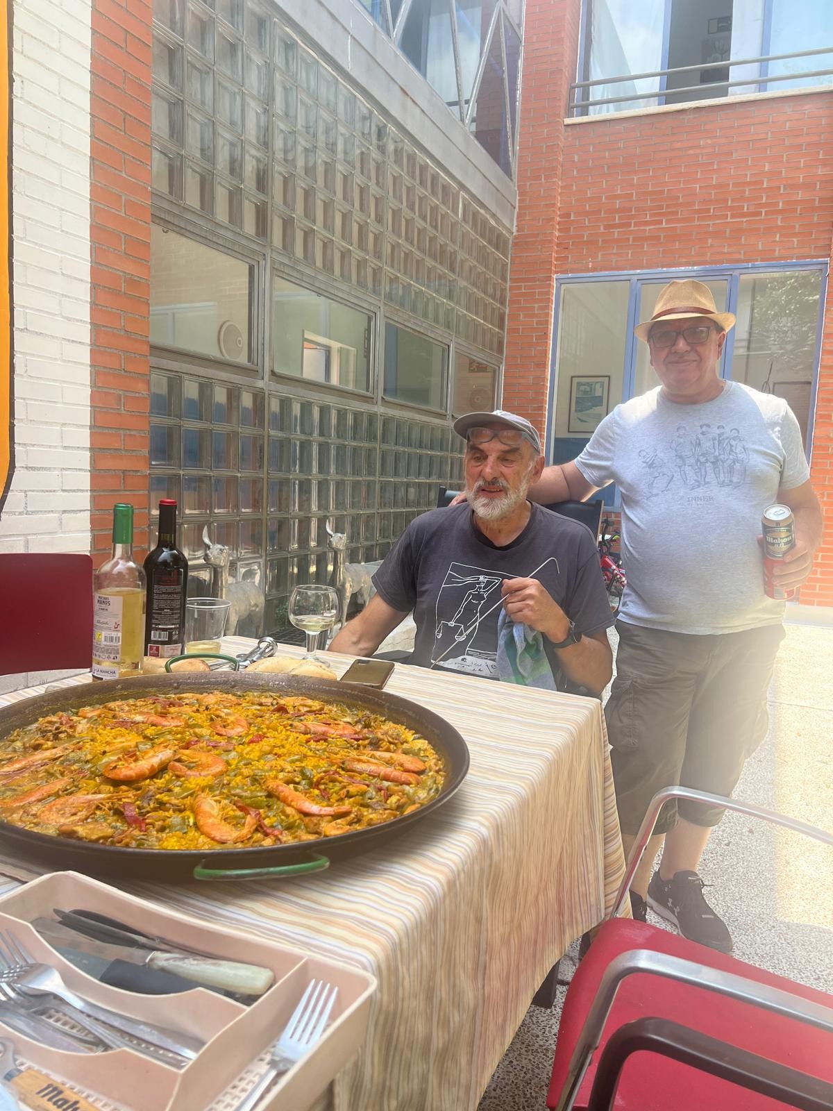 Celebración del cumpleaños del voluntario del Centro Familiar Mensajeros de la Paz el Pozo, Emilio
