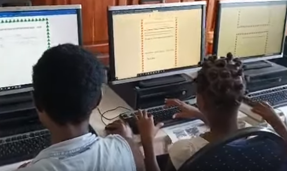 Sala de informática en Benín en pleno funcionamiento gracias al Gobierno del Cabildo de Canarias
