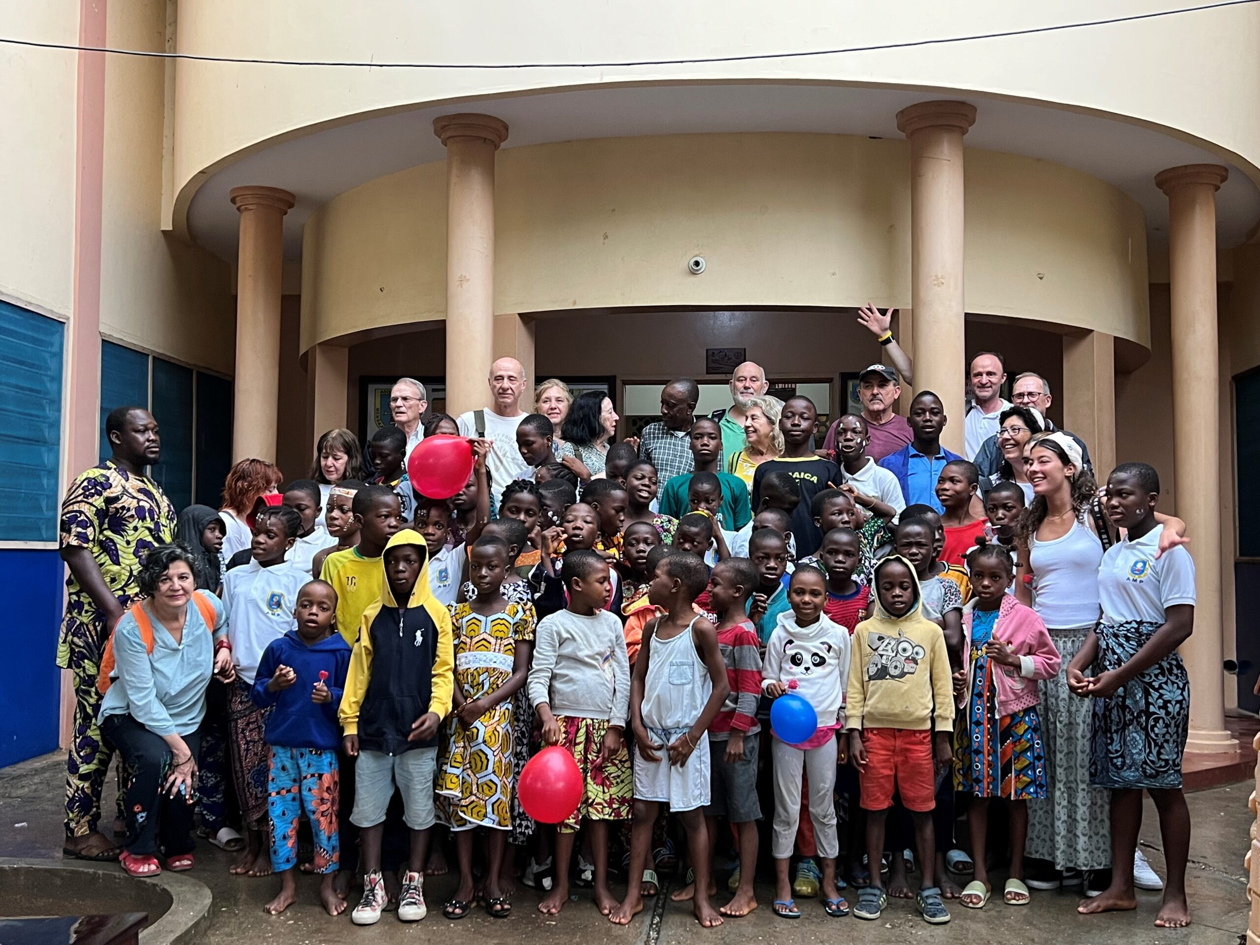 Viaje Solidario a Benín – Visita al Centro de la Alegría en Cotonou