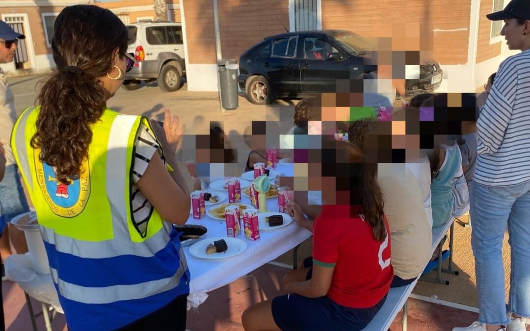 Merienda Solidaria y juegos de nuestros voluntarios en el Barrio de las Caracolas en la Ciudad de Melilla