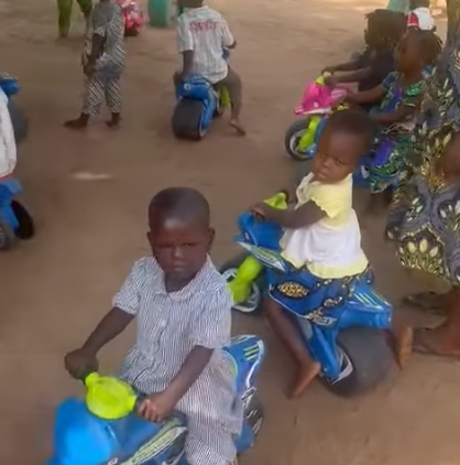 Agradecimiento a la Fundación Crecer Jugando por la donación de juguetes a nuestros niños en Benín – Africa