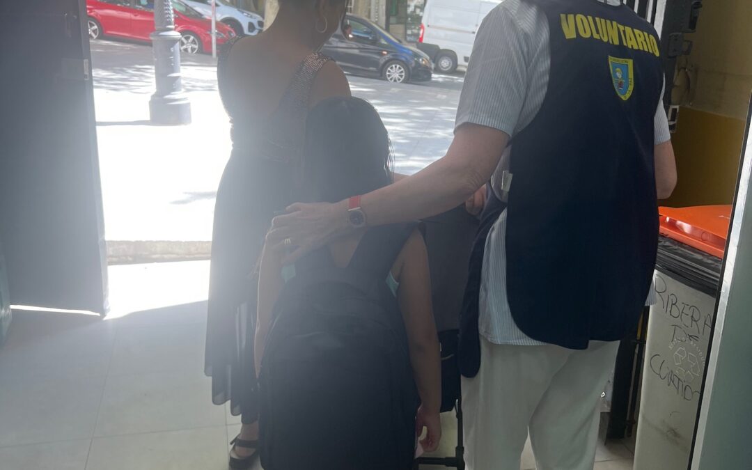 Entregando ya las mochilas de la campaña «Llena sus mochilas de ilusión: Ayúdales a Volver al cole»