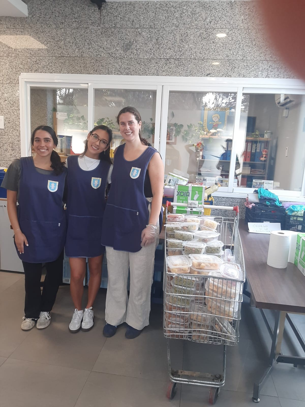 Agradecimiento a DANA NUTTER por su implicación de sus estudiantes como voluntari@s en nuestro Centro Familiar en Villaverde