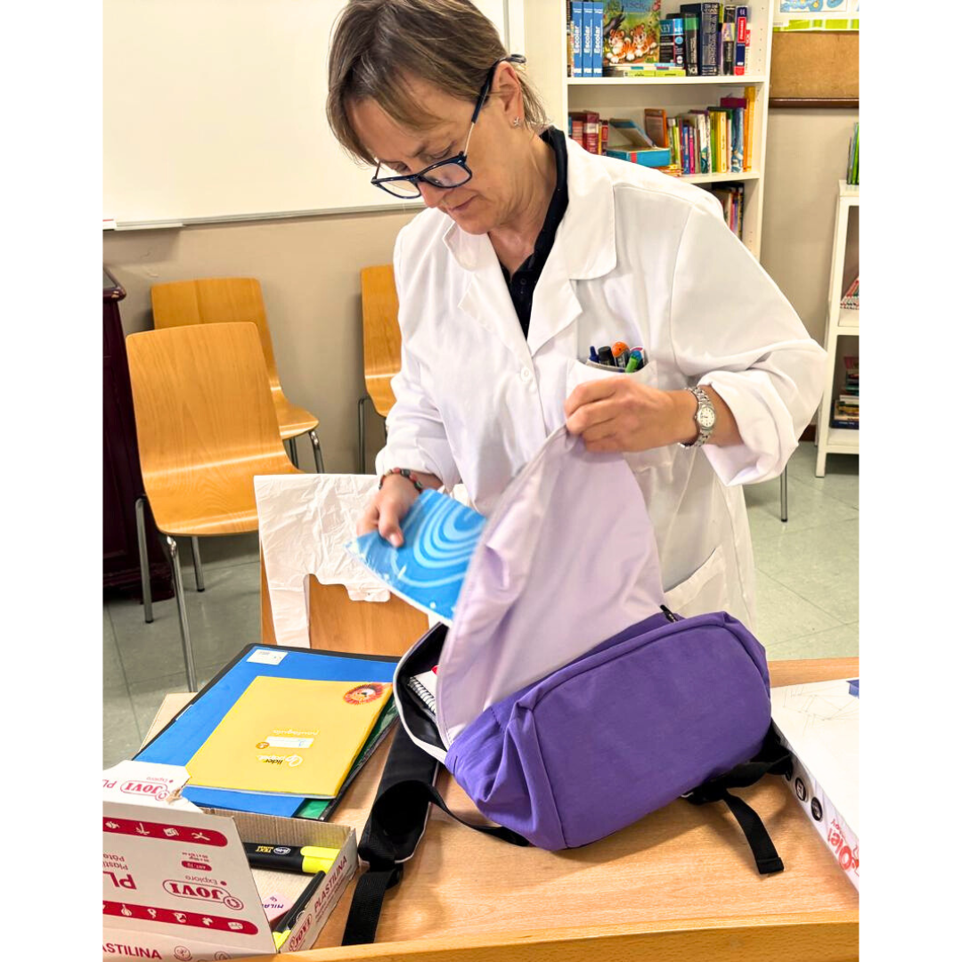 Entrega de mochilas en el Centro Pio XII de León – Llena sus mochilas de ilusión, Ayúdales a volver al cole