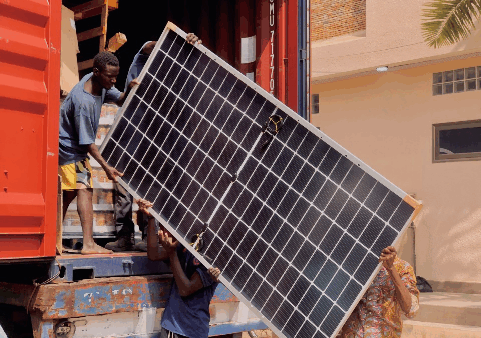 Llegada placas solares para nuestro centro infantil en Tachengou – Agradecimiento