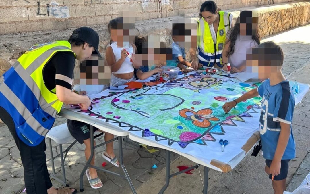 Taller de expresión artística en el Barrio de las Caracolas de Melilla