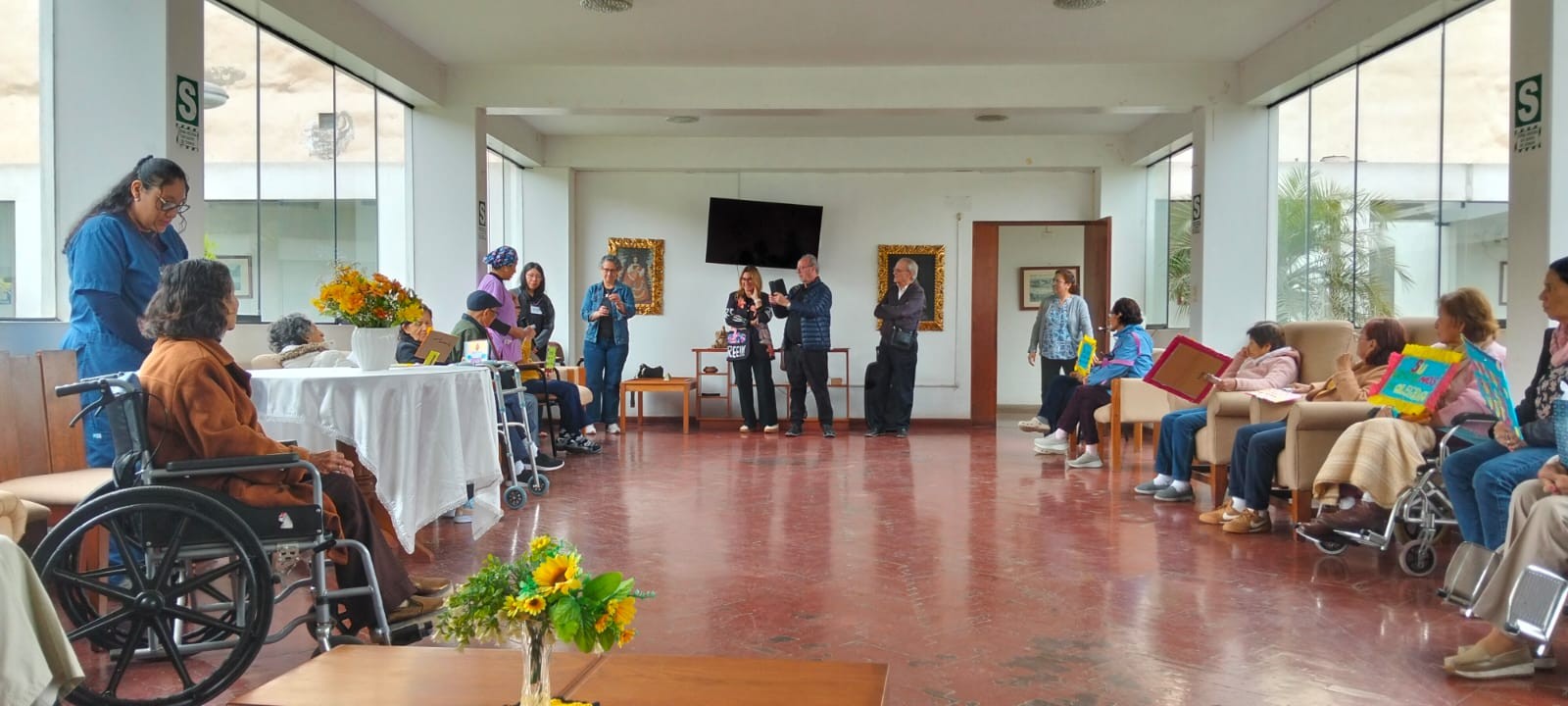 Visita a la Residencia de Mayores en Mensajeros de la Paz Perú