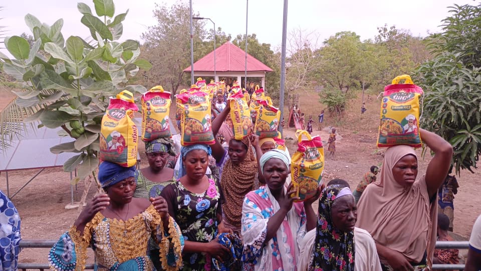 Solidaridad en Navidad para las familias y niñ@s de la Aldea de Tanchengou, en Benín – Africa
