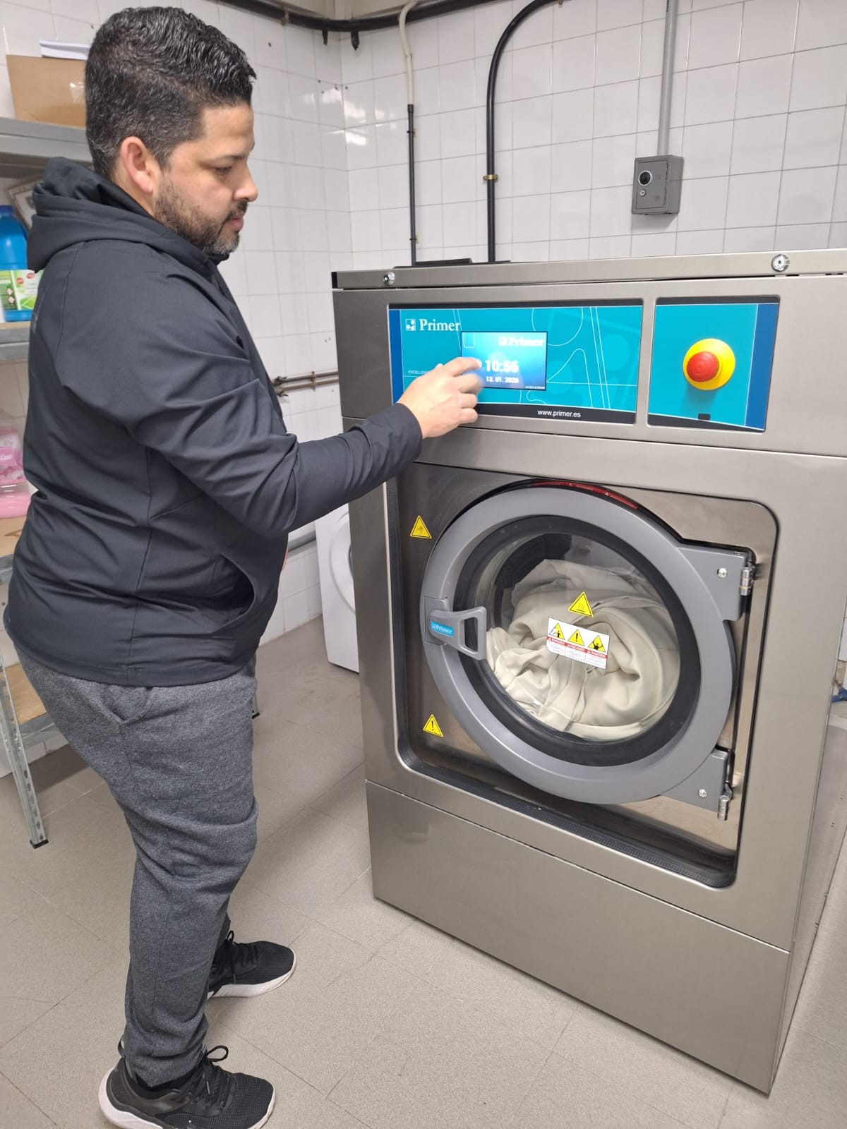 Agradecimiento trabajadores Fundación ONCE e INSERTA por su aportación económica para la compra de una lavadora industrial