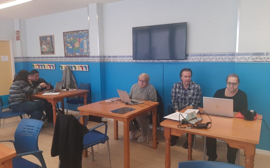 Comienzo del Taller para la erradicación de la Brecha Digital en el Centro Residencial Mensajeros de la Paz El Pozo
