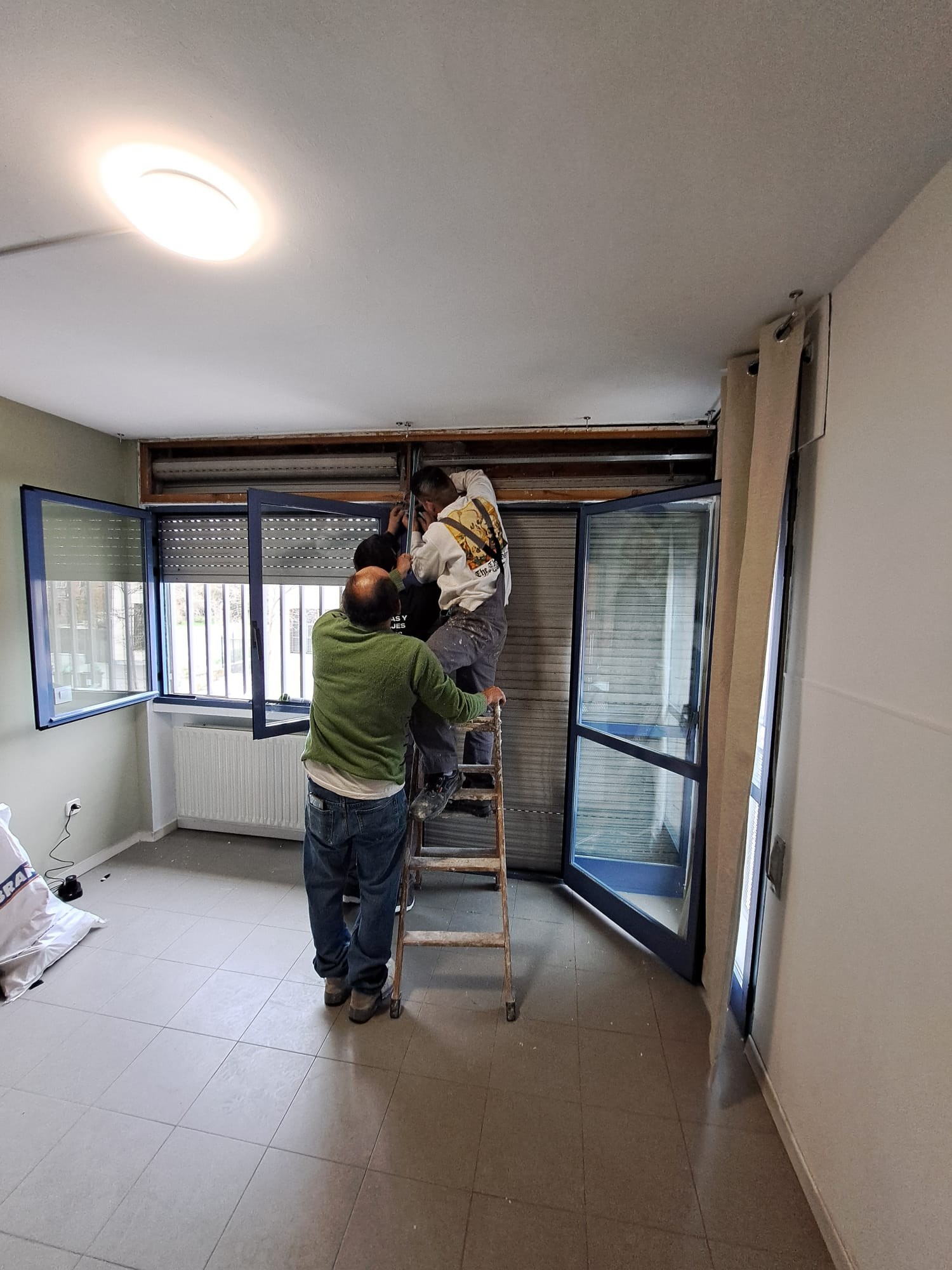 Finalización obras baños y reparación de persianas en el Centro Residencial Familiar El Pozo gracias a The Regine Sixt Children`s Aid Foundation