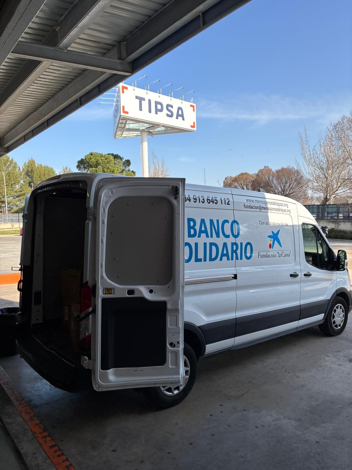 Agradecimiento a Tipsa por el transporte gratuito de donación de ropa