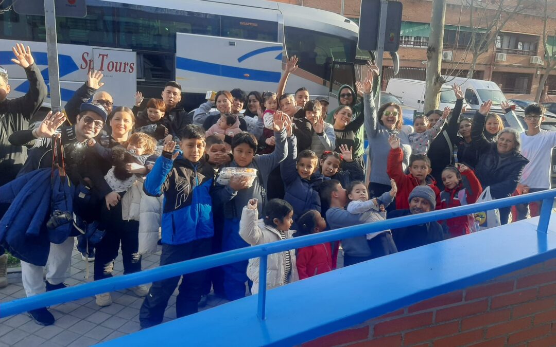 Excursión a conocer la nieve de las familias del Centro Residencial Mensajeros de la Paz El Pozo