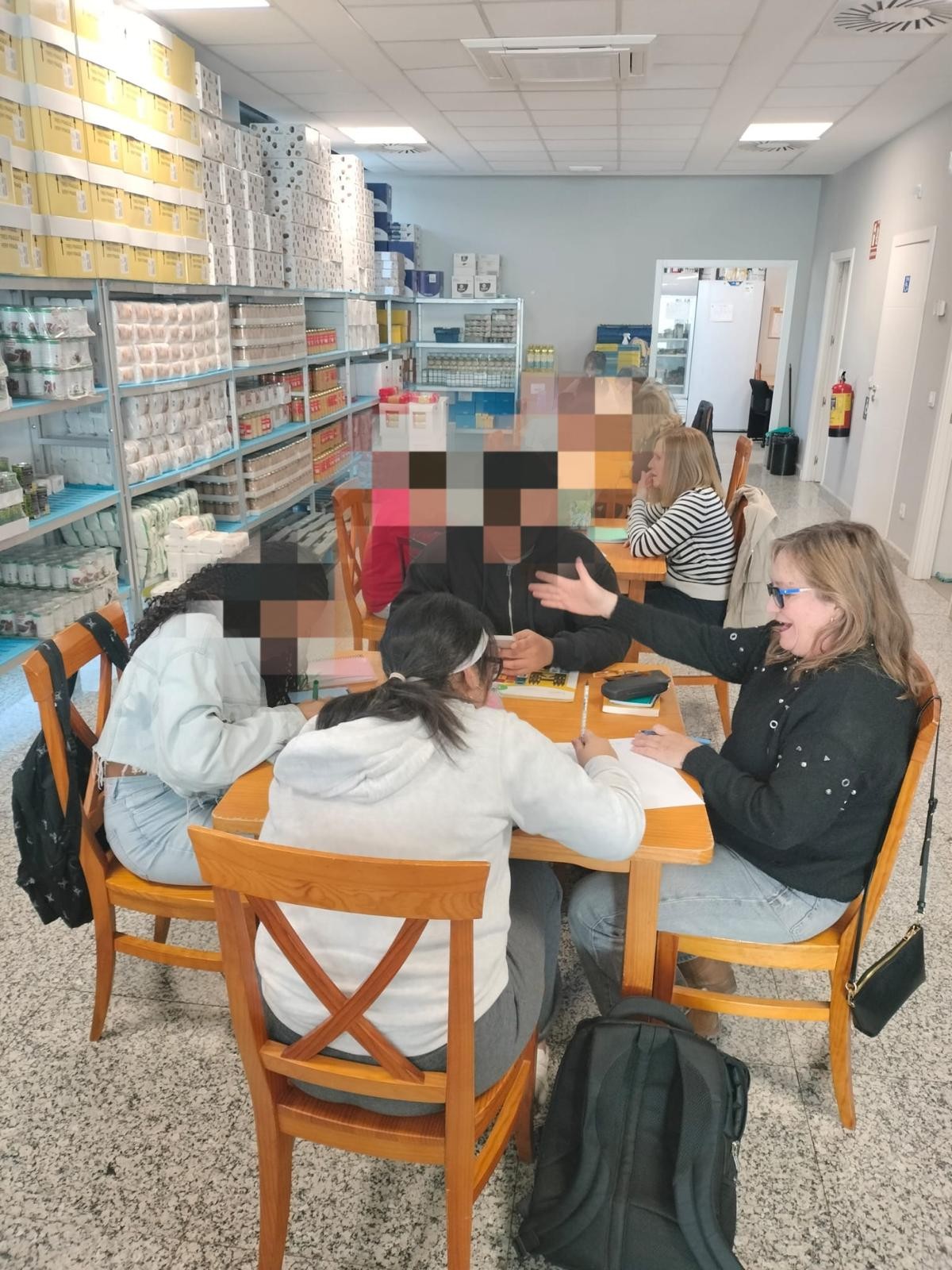 Continuamos con nuestro proyecto de Apoyo Escolar en el Centro Familiar Mensajeros de la Paz Villaverde