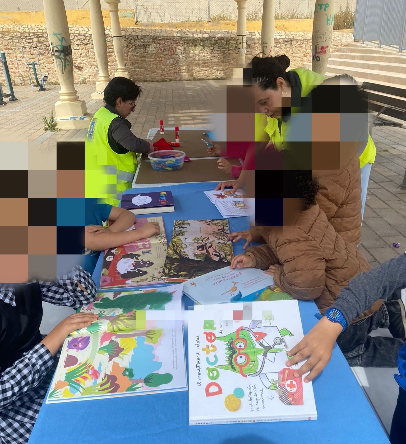 Taller de biblioteca ambulante y expresión artística en el Monte Maria Cristina en la ciudad de Melilla