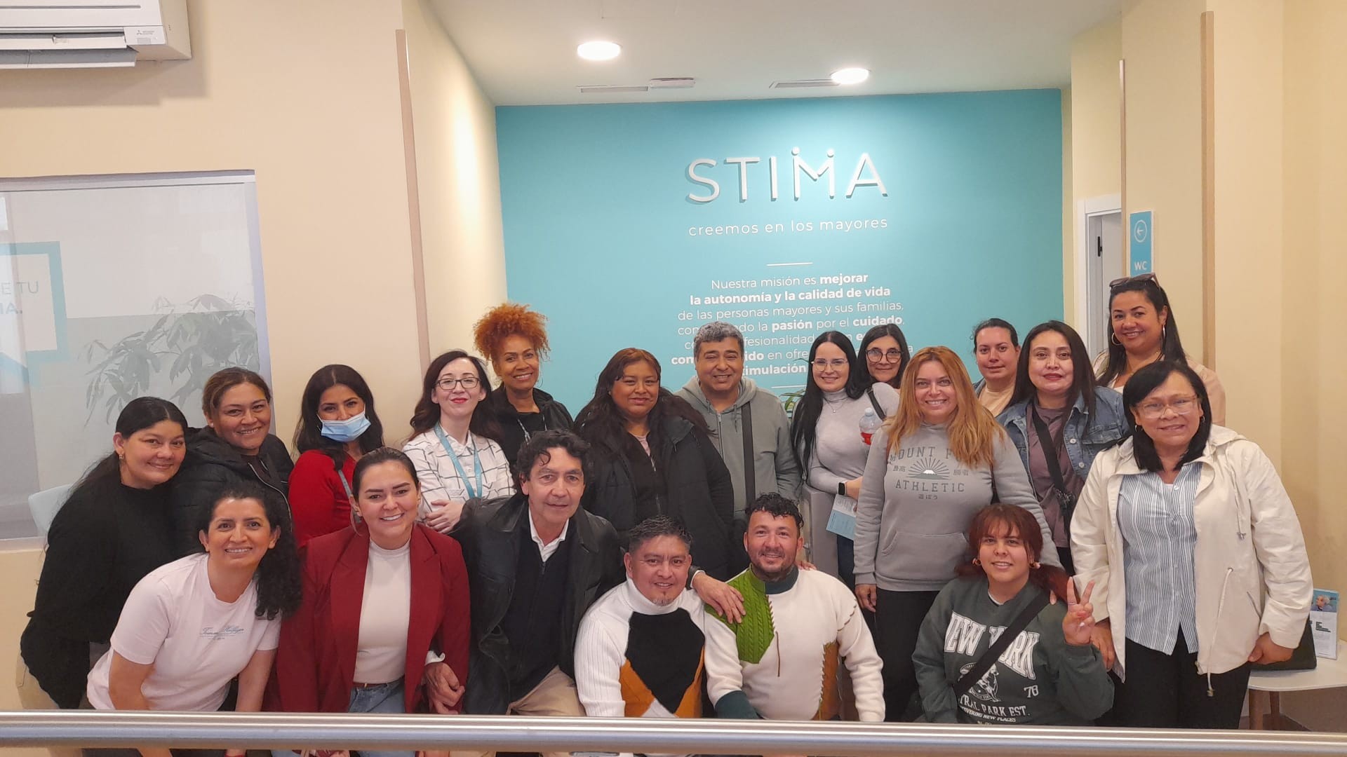 Visita de l@s alumn@s del Centro de Formación de Mensajeros de la Paz al Centro de Día Stima Salamanca