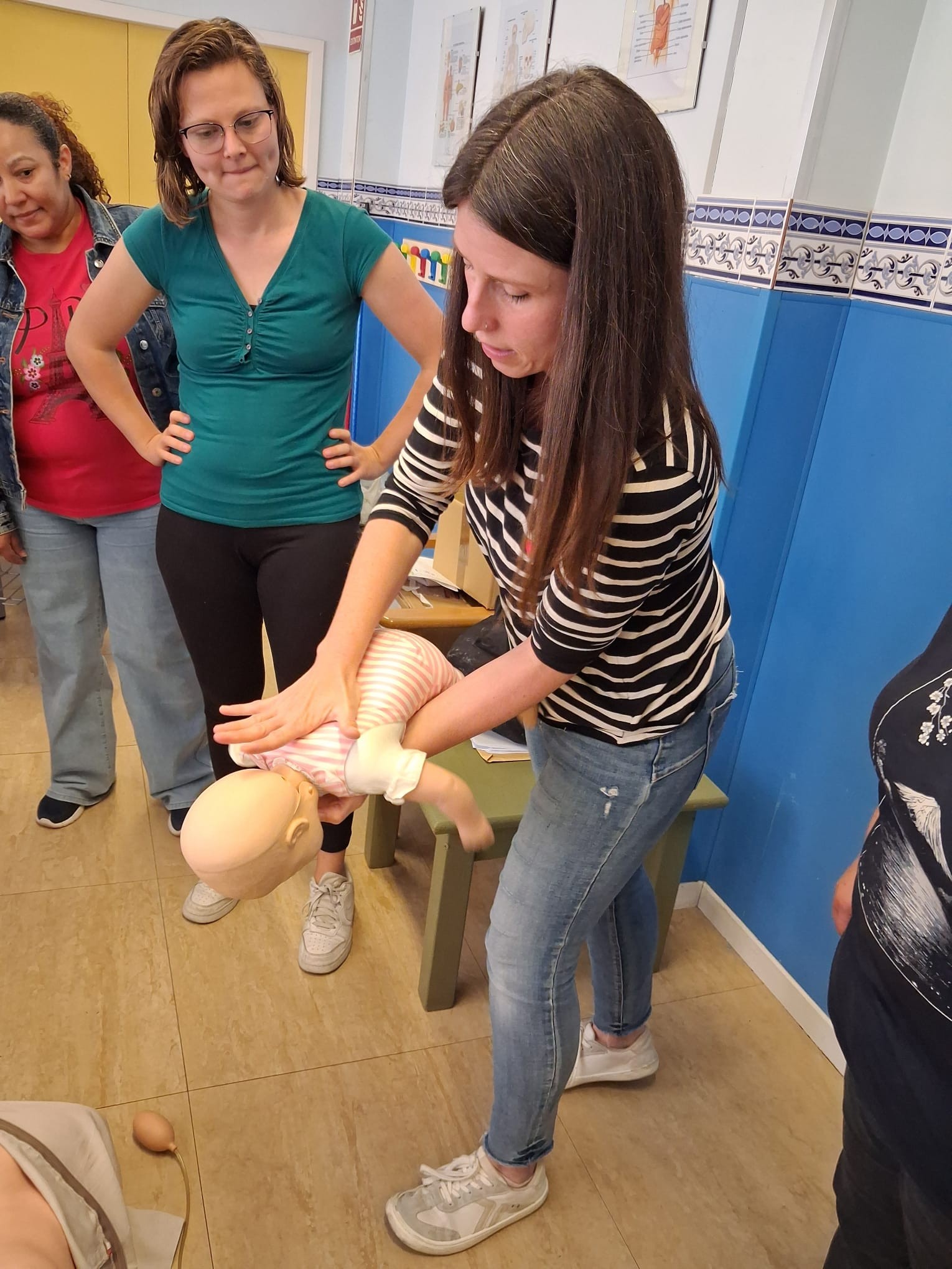 Agradecimiento a Maria, enfermera voluntaria, que ofreció un curso  de primeros auxilios en el Centro de Formación Mensajeros de la Paz El Pozo