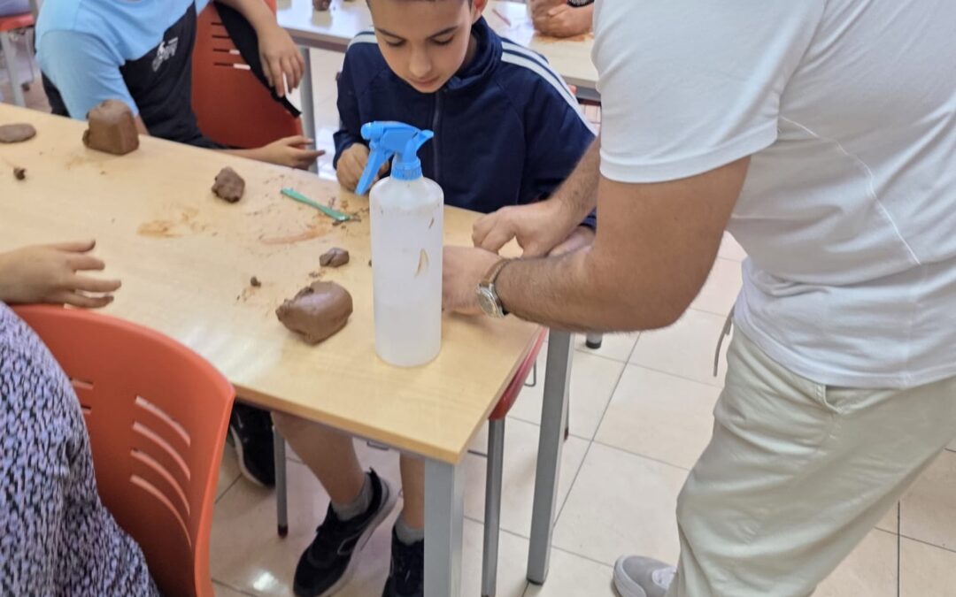 Taller de cerámica para l@s niñ@s de la Ludoteca Hermana Eucaristía en Melilla