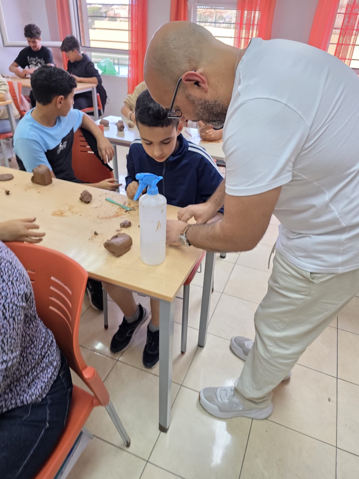 Taller de cerámica para l@s niñ@s de la Ludoteca Hermana Eucaristía en Melilla