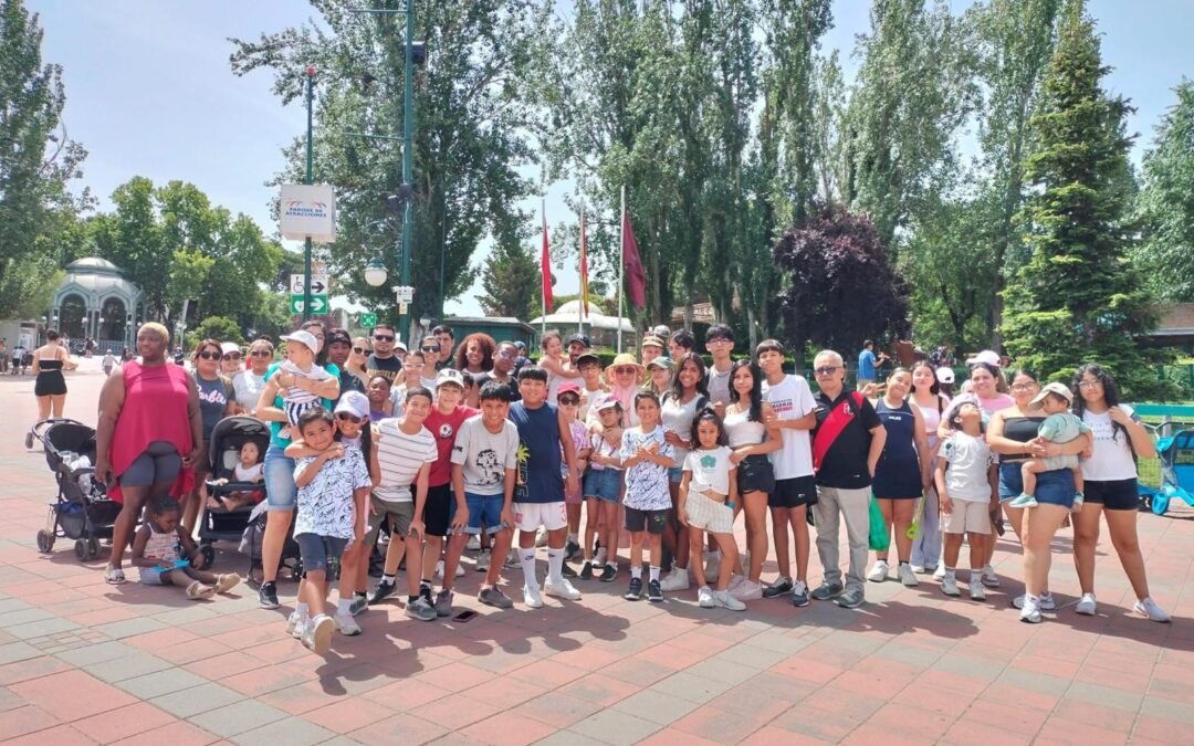 VISITA DE LAS FAMILIAS DE MENSAJEROS DE LA PAZ AL PARQUE DE ATRACCIONES DE MADRID