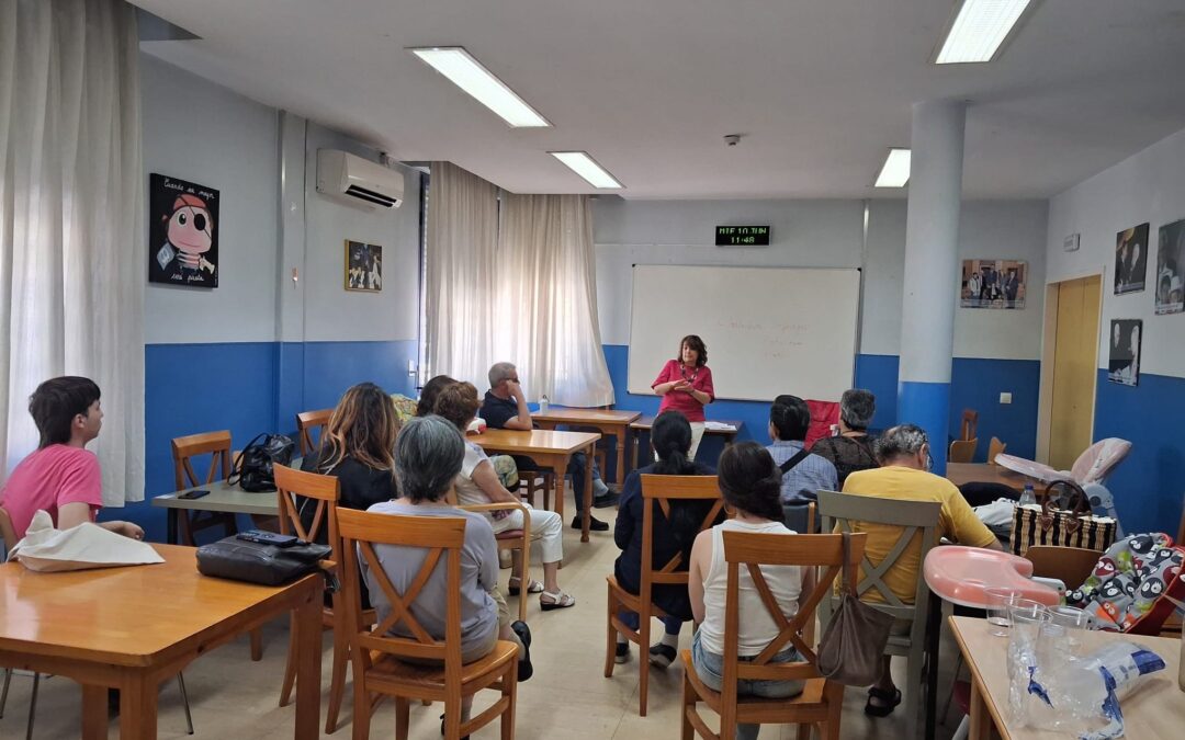Curso de manipulación de alimentos en el Centro Residencial Familiar Mensajeros de la Paz El Pozo