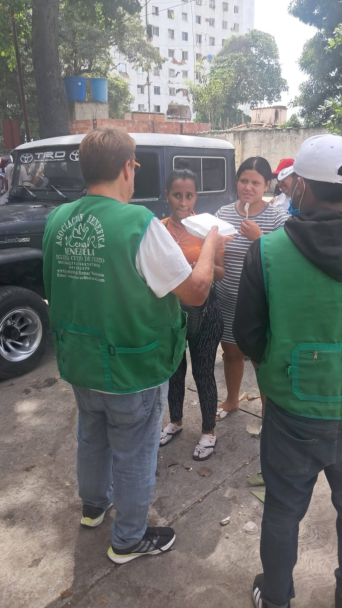 Preparativos para la apertura del Centro de Emergencia de Mensajeros de la Paz y REMAR en la ciudad de Caracas para atender a los afectados por el terremoto