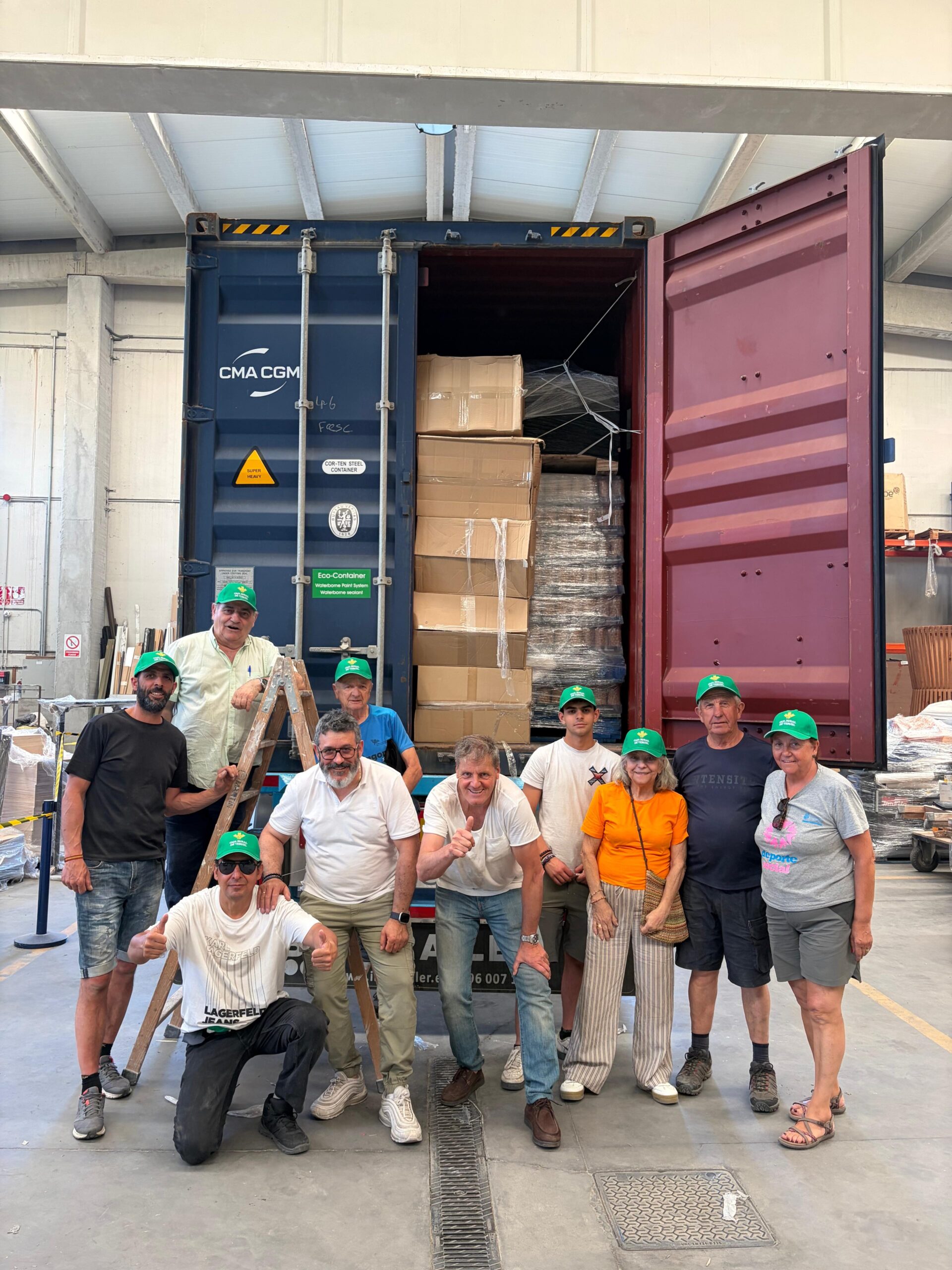 Envio de 25 toneladas de ayuda humanitaria coordinado por la Asociación Cueva Valiente de El Espinar hacia Mensajeros de la Paz Benín – Africa