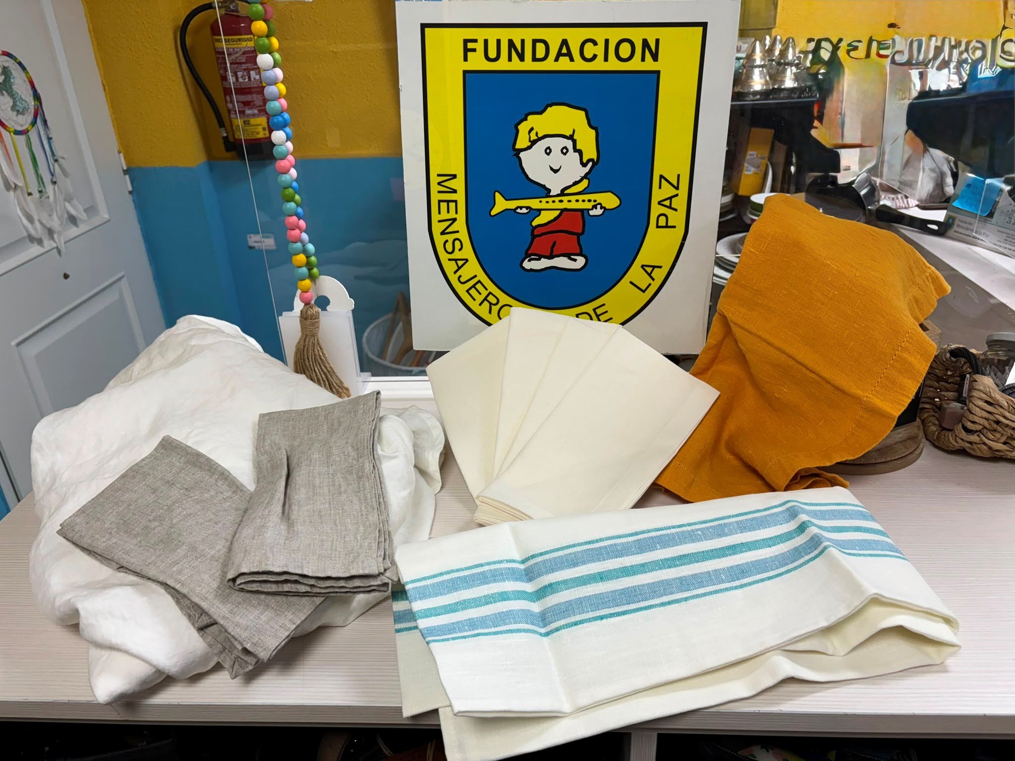 Nuestro agradecimiento a Fundación ONCE por la donación de textiles de lino para el hogar que repartiremos en el Ropero Solidario para familias en situación de vulnerabilidad