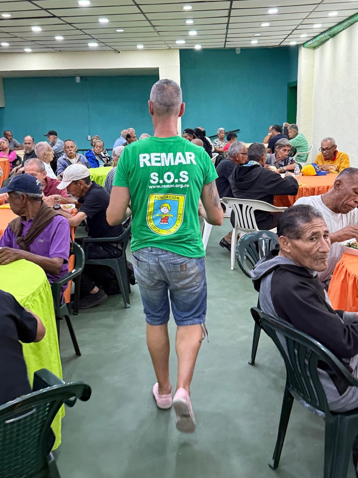 Nuestro Centro de Emergencia ya está ofreciendo menús a los afectados por el terremoto de Venezuela