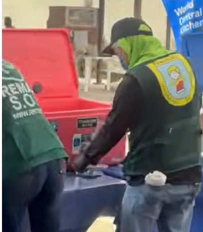 Nuestra carpa en La Guaria repartiendo alimentos gracias a Grupo Social ONCE, Fundación ONCE América Latina e Ilunion