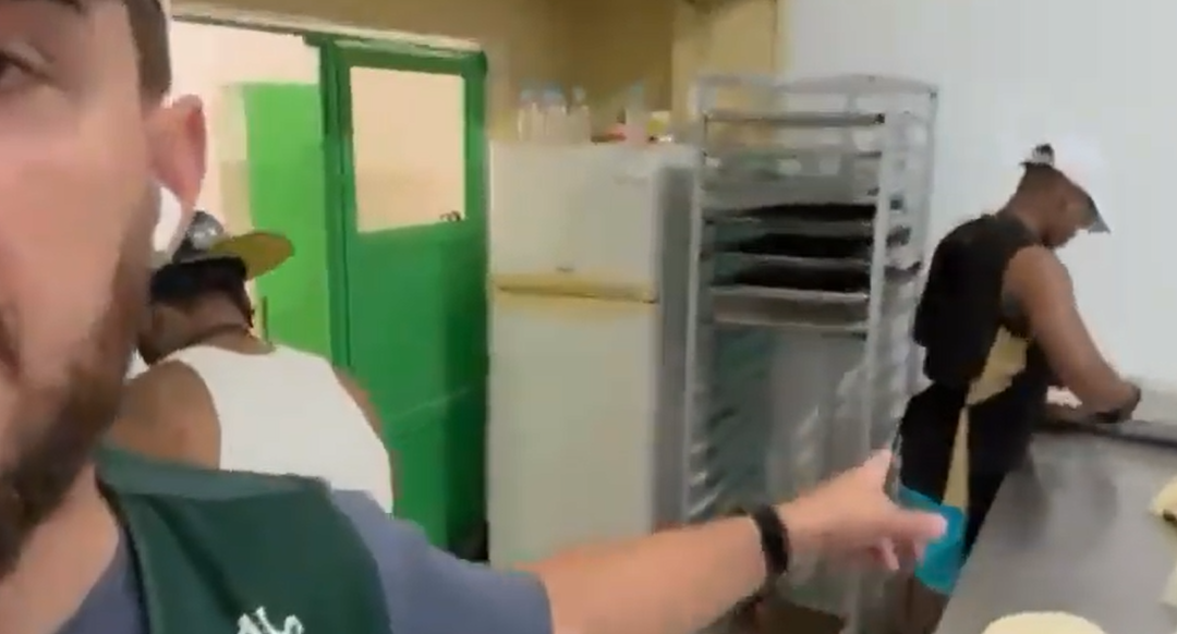 Nuestra Panaderia Solidaria en el Centro de Emergencia en Caracas a pleno funcionamiento para ayudar a los afectados del terremoto – Gracias Fundación Once America Latina y Grupo Social ONCE