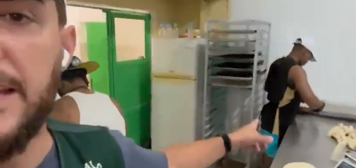 Nuestra Panaderia Solidaria en el Centro de Emergencia en Caracas a pleno funcionamiento para ayudar a los afectados del terremoto – Gracias Fundación Once America Latina y Grupo Social ONCE