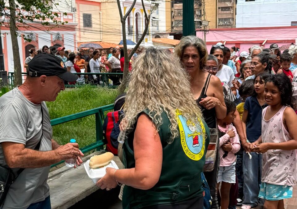 Nuestra labor de ayuda alimentaria continua en Caracas a los afectados por los graves terremotos