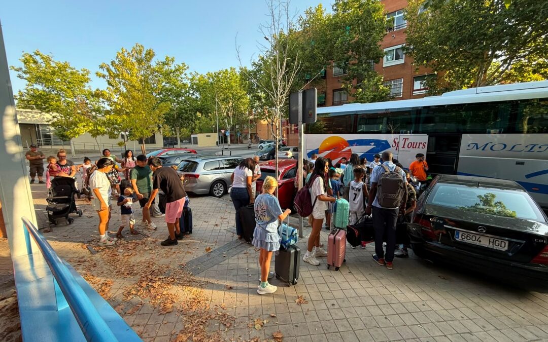 Inicio de nuestro campamento de verano para los hijos de los beneficiarios de nuestros centros de ayuda