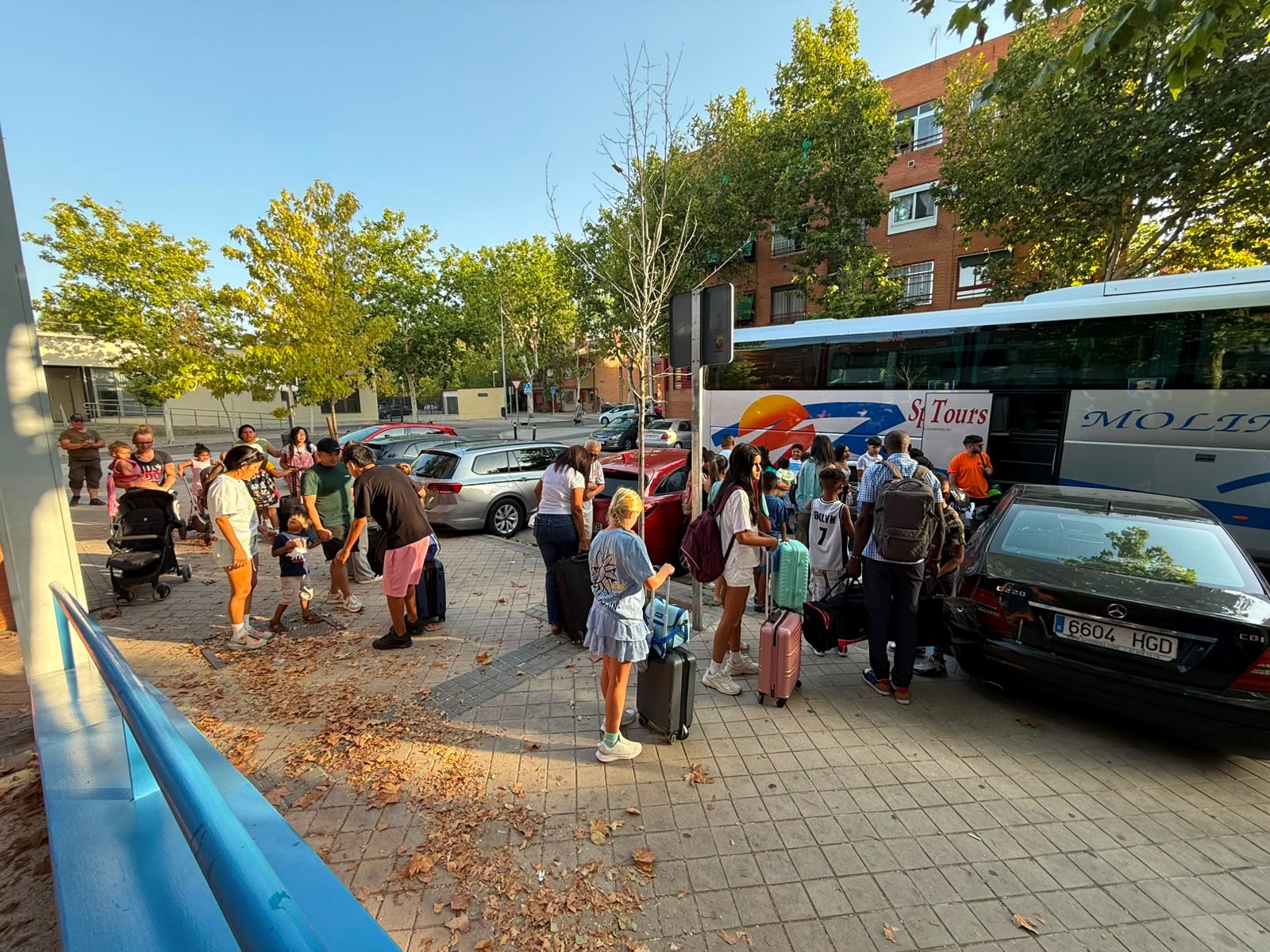 Inicio de nuestro campamento de verano para los hijos de los beneficiarios de nuestros centros de ayuda