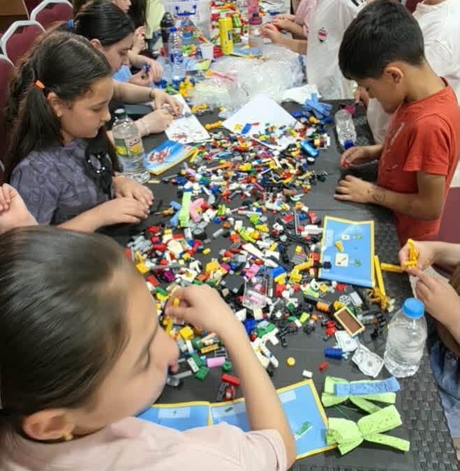 Campamento de verano en la Escuela de Refugiados Marka en Amán Jordania de Mensajeros de la Paz