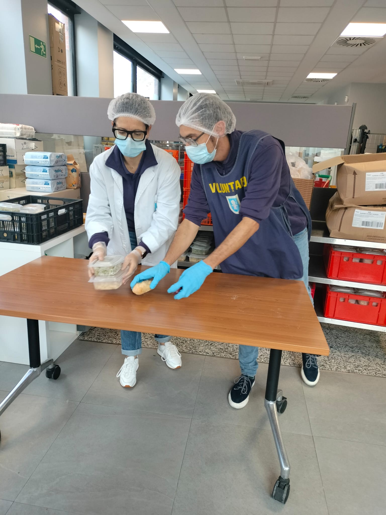 Colaboración a través de voluntariado corporativo de ACCELLERON INDUSTRIES en los centros familiares del Pozo y Villaverde