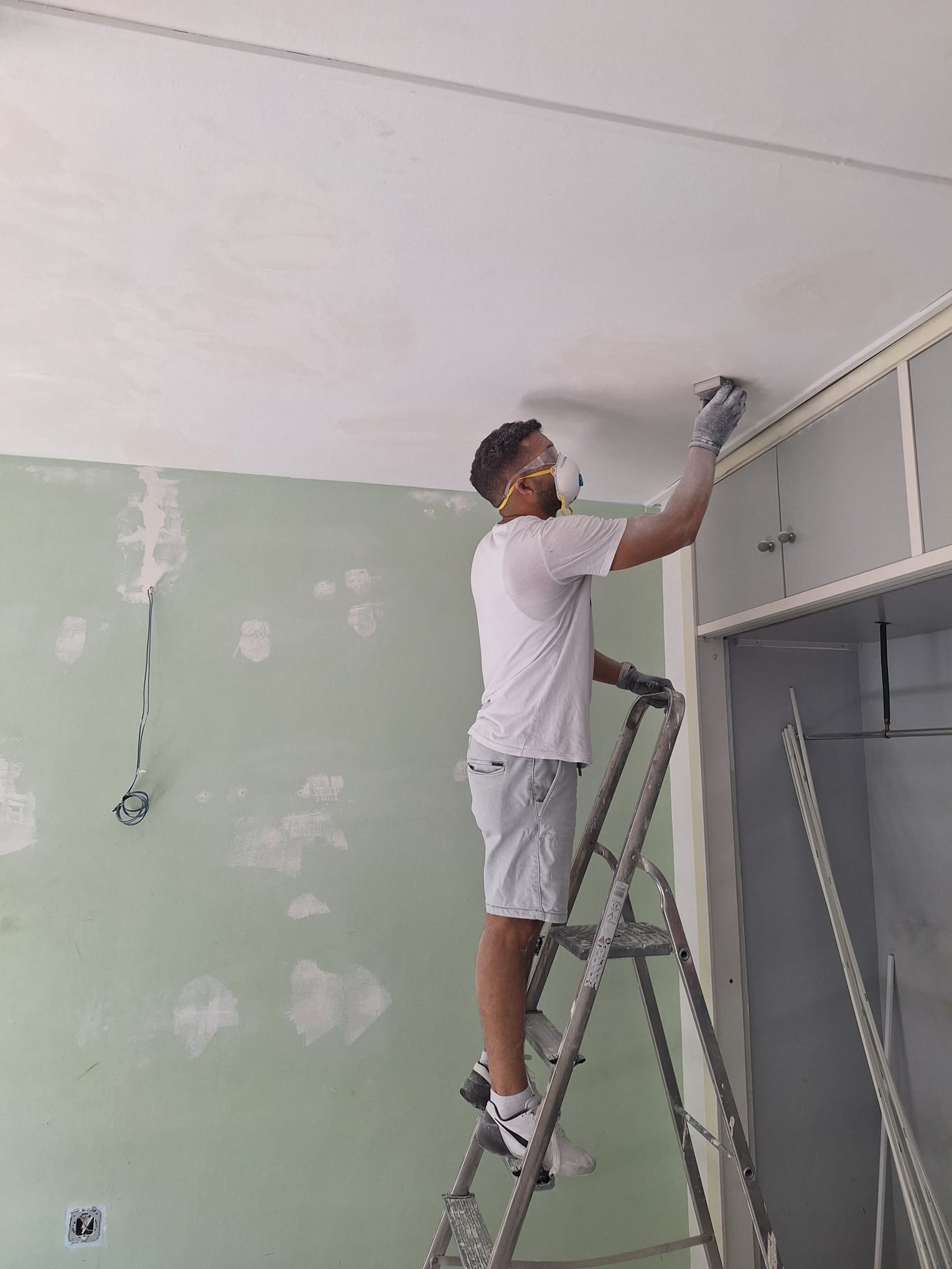 Preparación de los apartamentos para el ingreso de nuevas familias en el Centro Familiar Mensajeros de la Paz El Pozo