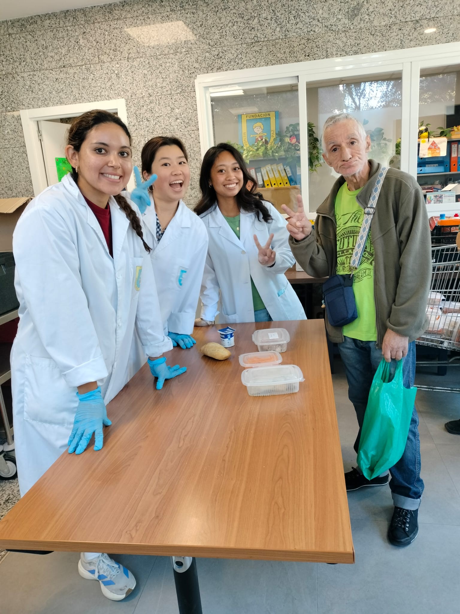 Agradecimiento al voluntariado de estudiantes americanas a través de la empresa CEA CAPA