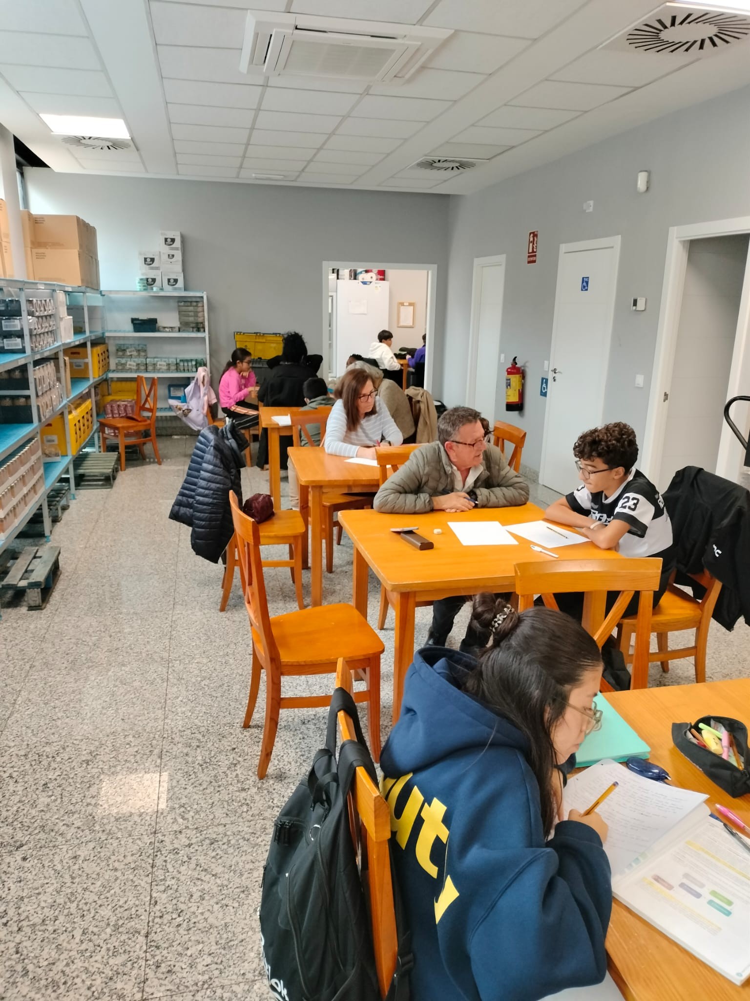 Continuamos con nuestro programa de Apoyo Escolar en el Centro de Mensajeros de la Paz Villaverde